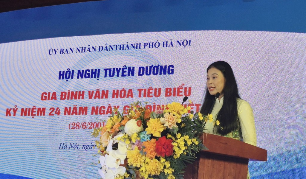 Đồng chí Bạch Liên Hương - Thành ủy viên, Giám đốc Sở Văn hóa và Thể thao Hà Nội