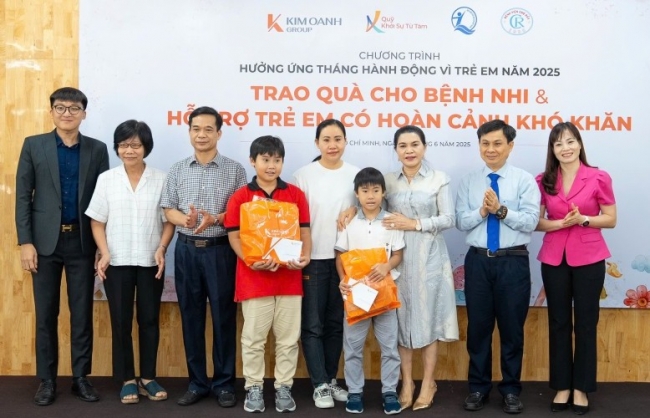 Trao tặng hơn 660 triệu đồng tới bệnh nhi và trẻ em
