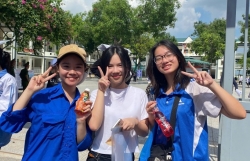Áo xanh chở yêu thương giữa nắng hè Hà Nội