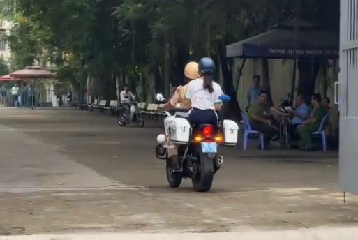 Thiếu tá Nguyễn Thành Phước dùng xe đặc chủng chở chở cháu Ngân về nhà lấy Căn cước công dân
