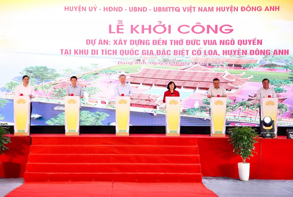 Tổng Bí thư Tô Lâm cùng lãnh đạo trung ương và thành phố Hà Nội ấn nút khởi công Dự án xây dựng đền thờ Đức vua Ngô Quyền. Ảnh: Viết Thành
