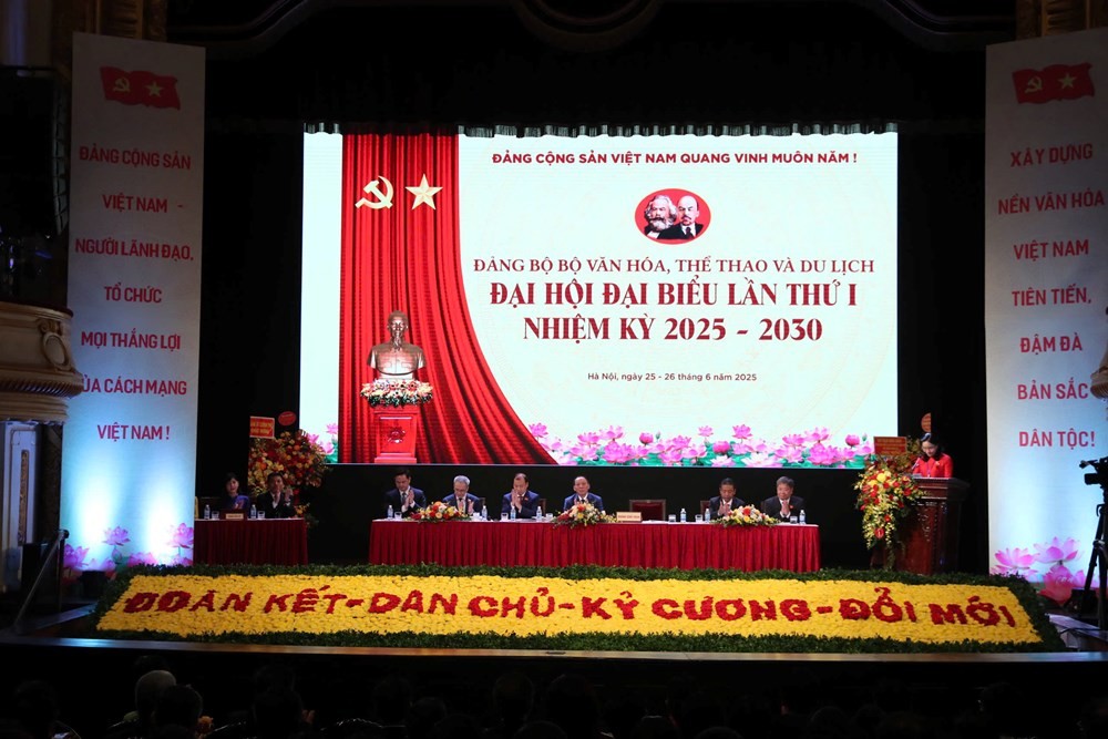 Xây dựng nền văn hóa tiên tiến, đậm đà bản sắc dân tộc, tự tin bước vào kỷ nguyên mới