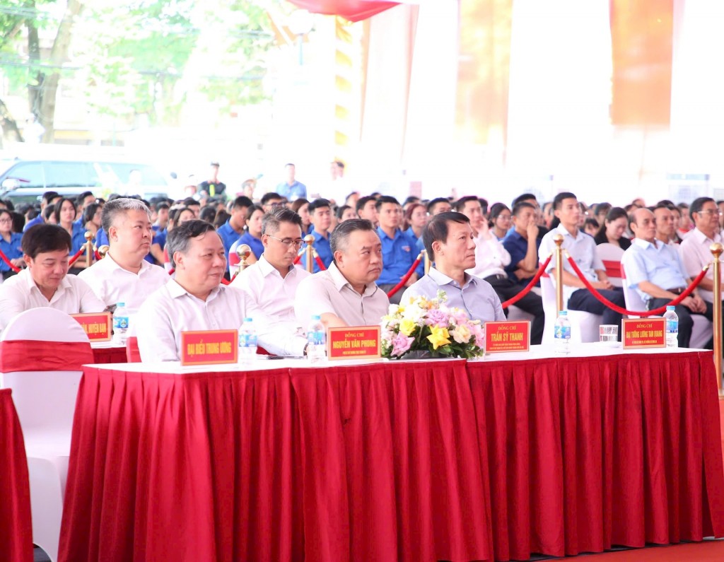 Lãnh đạo trung ương và thành phố Hà Nội dự Lễ khởi công. Ảnh: Viết Thành