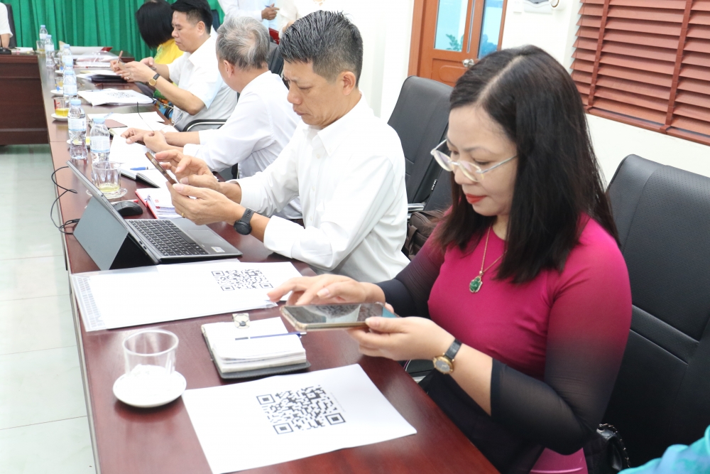 Đại biểu ứng dụng công nghệ số trong tiếp cận tài liệu