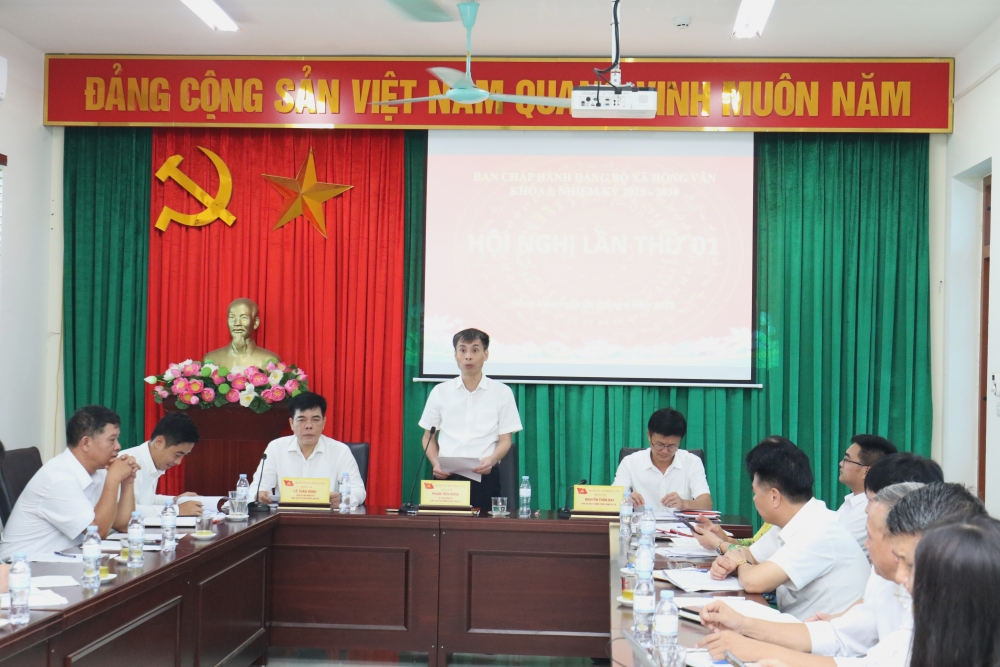 Đồng chí Phạm Tiến Dũng, dự kiến là Bí thư Đảng ủy, Chủ tịch HĐND xã Hồng Vân, phát biểu chỉ đạo