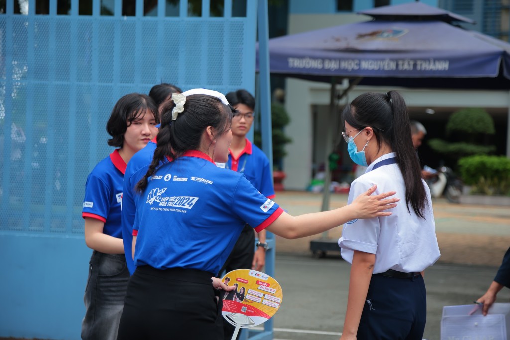 TP Hồ Chí Minh: Thí sinh đánh giá đề Toán chọn lọc cao