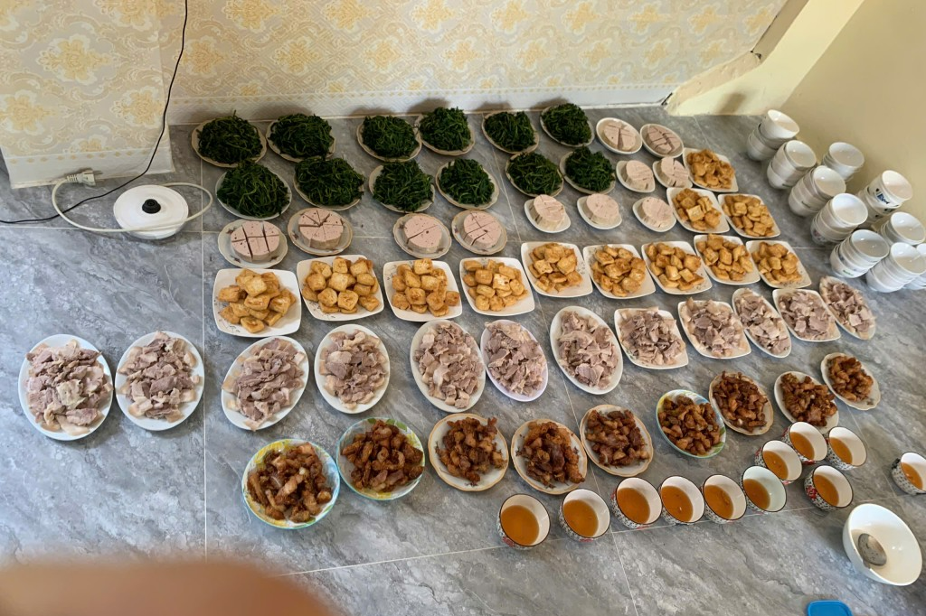 Cơm miễn phí, nước mía 0 đồng “tiếp sức” thí sinh