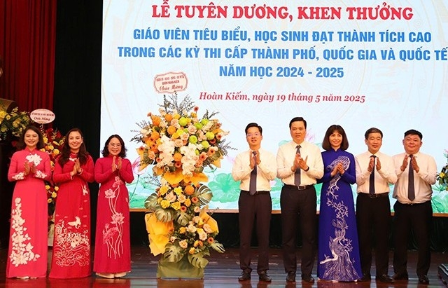 Ngành Giáo dục quận Hoàn Kiếm nối dài những thành tích ấn tượng