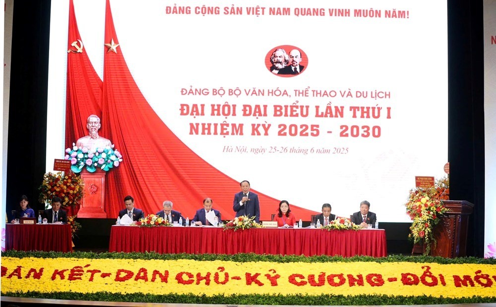 Đoàn Chủ tịch Đại hội