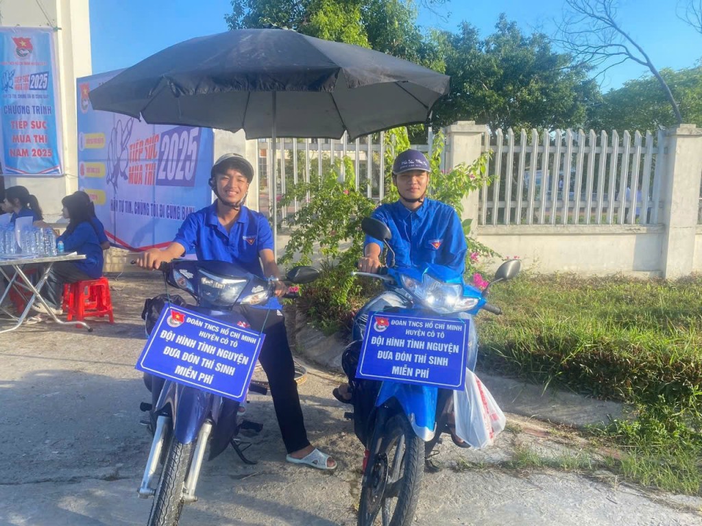 Đoàn thanh niên tiếp sức đưa đón thí sinh tham gia kỳ thi miễn phí