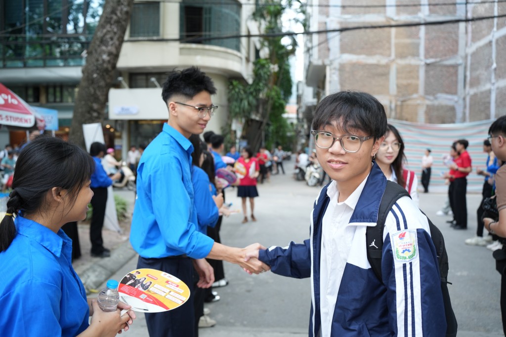 Thí sinh và tình nguyện viên luôn có sợi dây động lực kết nối nhau Thí sinh và tình nguyện viên luôn có sợi dây động lực kết nối nhau