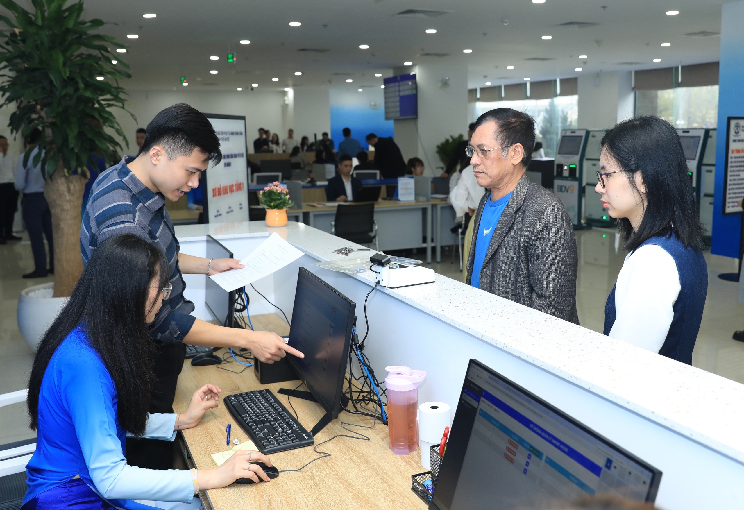 Bố trí điểm tiếp nhận thủ tục hành chính tại xã, phường mới