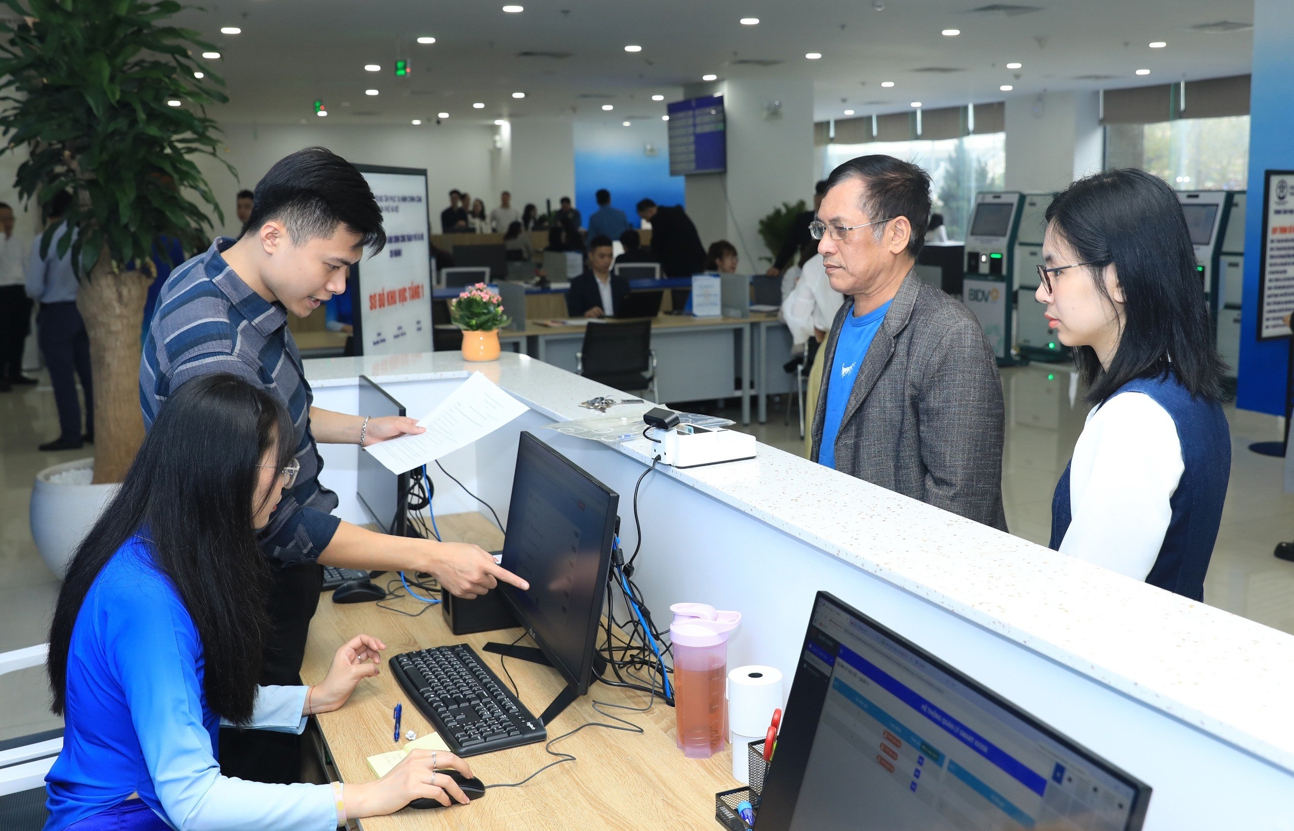 Bố trí điểm tiếp nhận thủ tục hành chính tại xã, phường mới