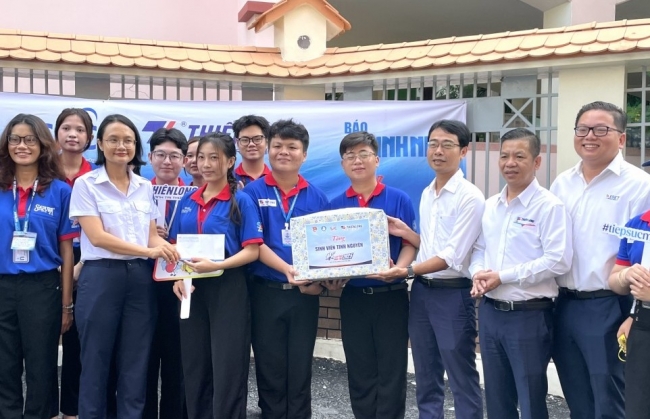 Đồng hành, sát cánh cùng sĩ tử vượt "vũ môn"