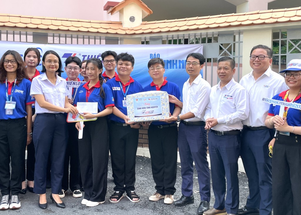 Sáng 27/6 (ngày thi thứ 2 kỳ thi THPT Quốc gia năm 2025), 