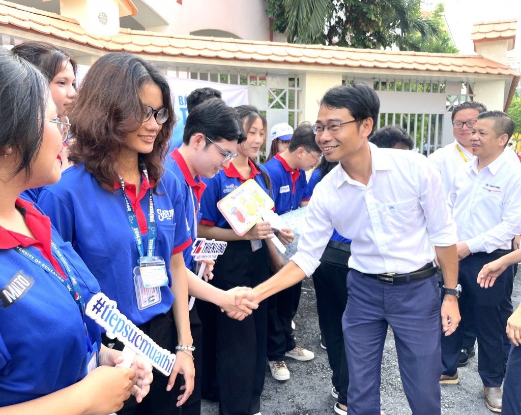 Giám đốc Trung tâm Hỗ trợ học sinh, sinh viên thành phố Lê Xuân Dũng