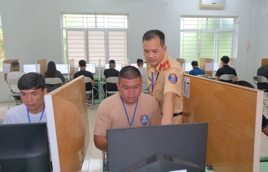 Công an tỉnh Cao Bằng tổ chức thi sát hạch lái xe đầu tiên
