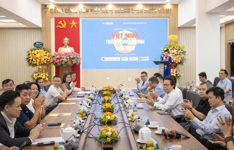 Phát động cuộc thi ảnh báo chí “Việt Nam trên hành trình đổi mới”