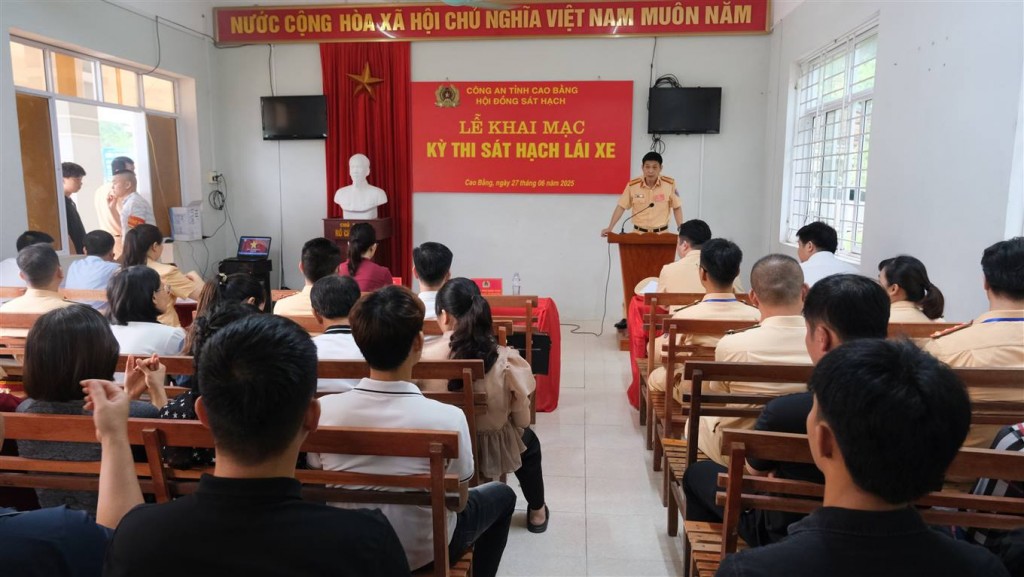 Công an tỉnh Cao Bằng tổ chức thi sát hạch lái xe đầu tiên