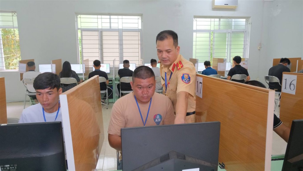 Công an tỉnh Cao Bằng tổ chức thi sát hạch lái xe đầu tiên