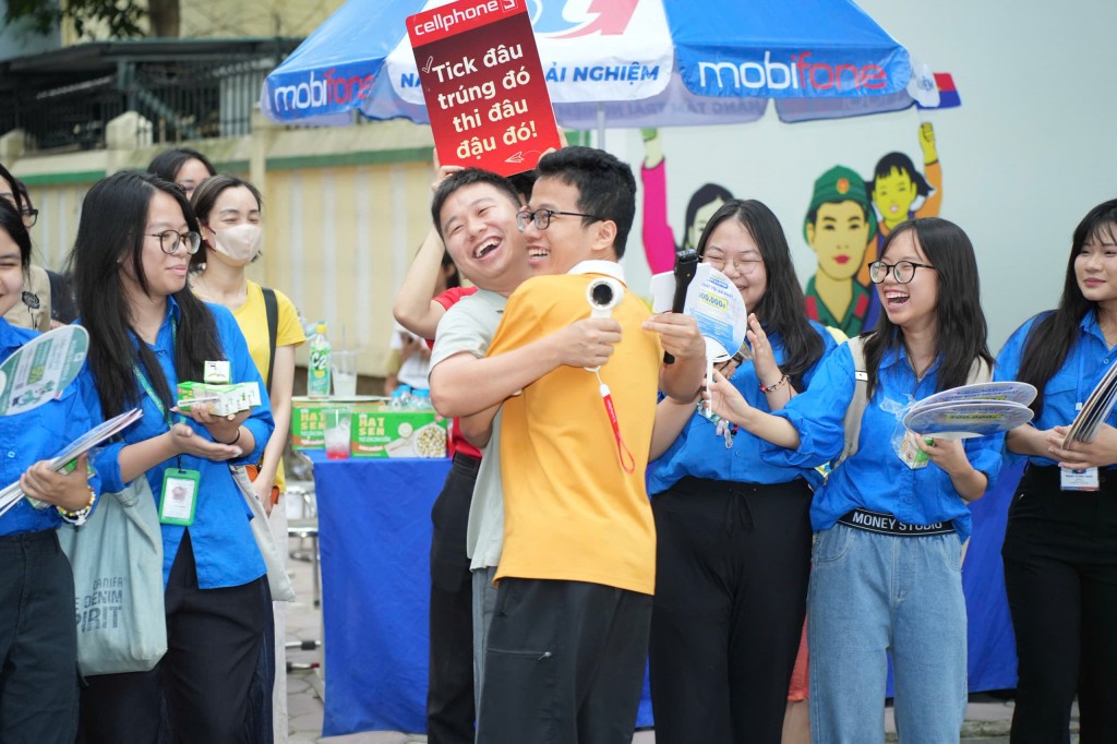 Thí sinh thi tốt nghiệp THPT chương trình 2018 vừa hoàn thành kỳ thi. Ảnh: Phạm Mạnh