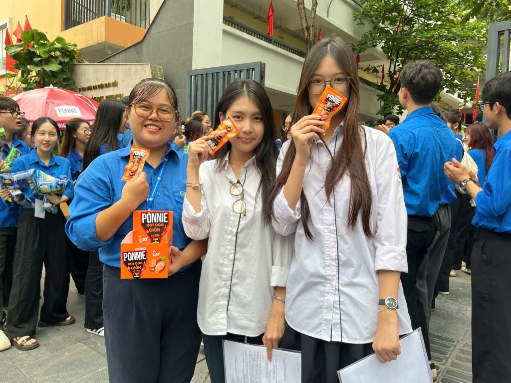 Hành trình áo xanh gửi năng lượng, tiếp niềm tin cho sĩ tử