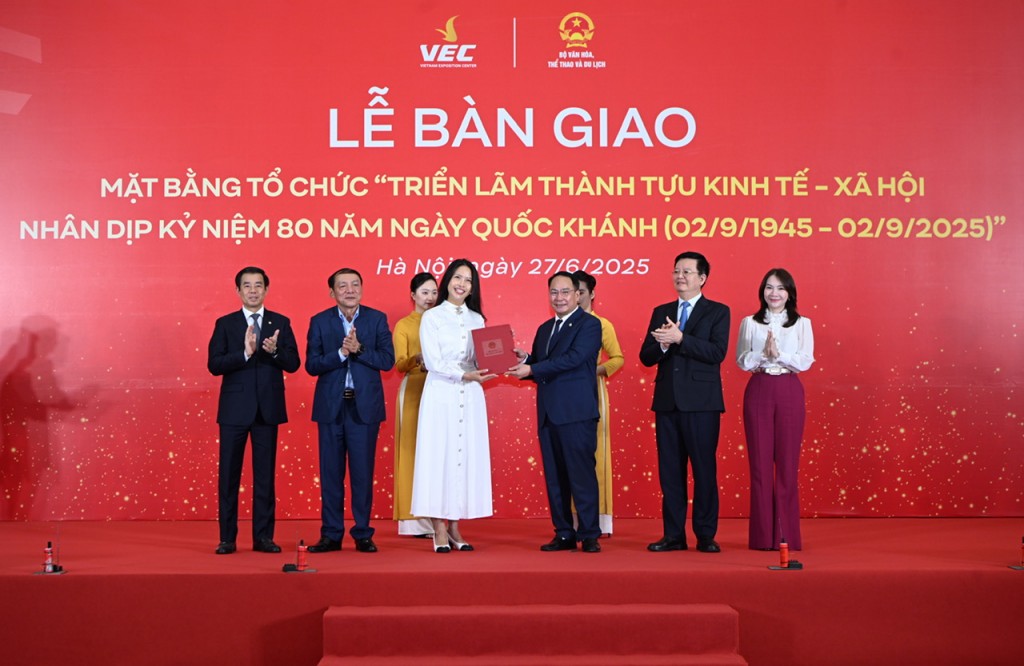 Tập đoàn Vingroup bàn giao mặt bằng Trung tâm Triển lãm Top 10 thế giới tại Việt Nam
