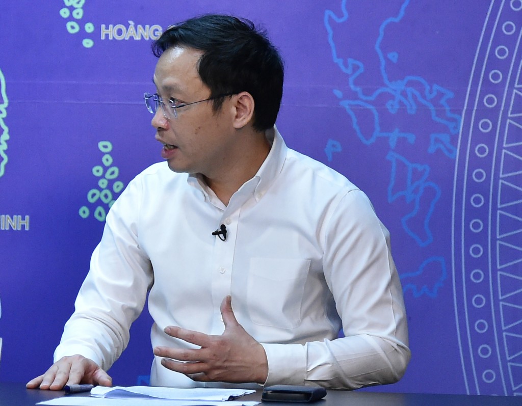 Ông Nguyễn Phi Lân: NHNN đã triển khai hàng loạt chương trình tín dụng quy mô lớn như: gói 300.000 tỷ đồng tín dụng ngắn hạn, 80.000 tỷ đồng cho doanh nghiệp nhỏ và vừa, và gói 500.000 tỷ đồng cho đầu tư hạ tầng - Ảnh: VGP/Dương Tuấn