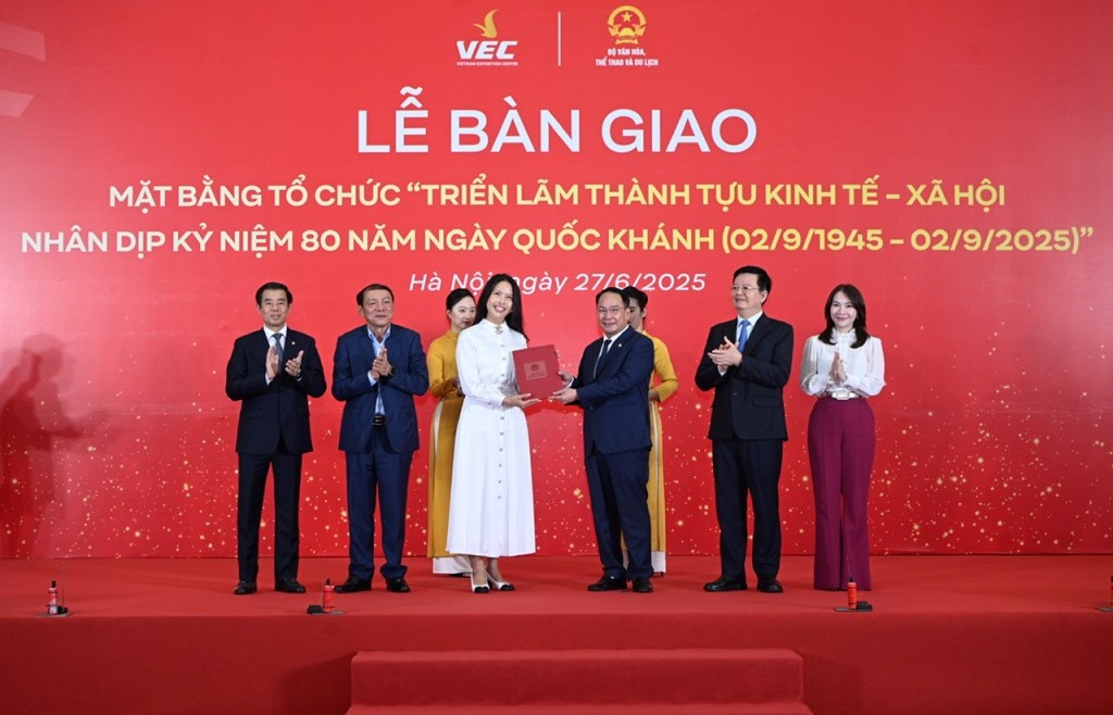 Tập đoàn Vingroup bàn giao mặt bằng Trung tâm Triển lãm Top 10 thế giới tại Việt Nam