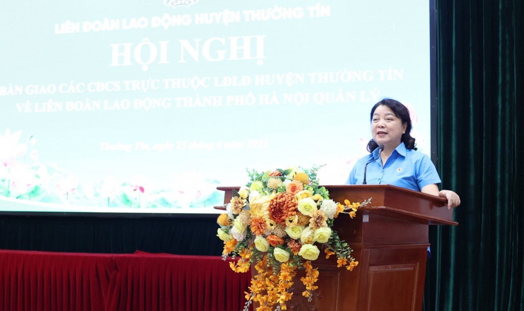 Bàn giao 151 Công đoàn cơ sở về LĐLĐ TP Hà Nội