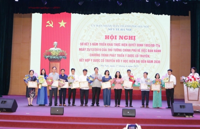 Đẩy mạnh phát triển y học cổ truyền kết hợp y học hiện đại