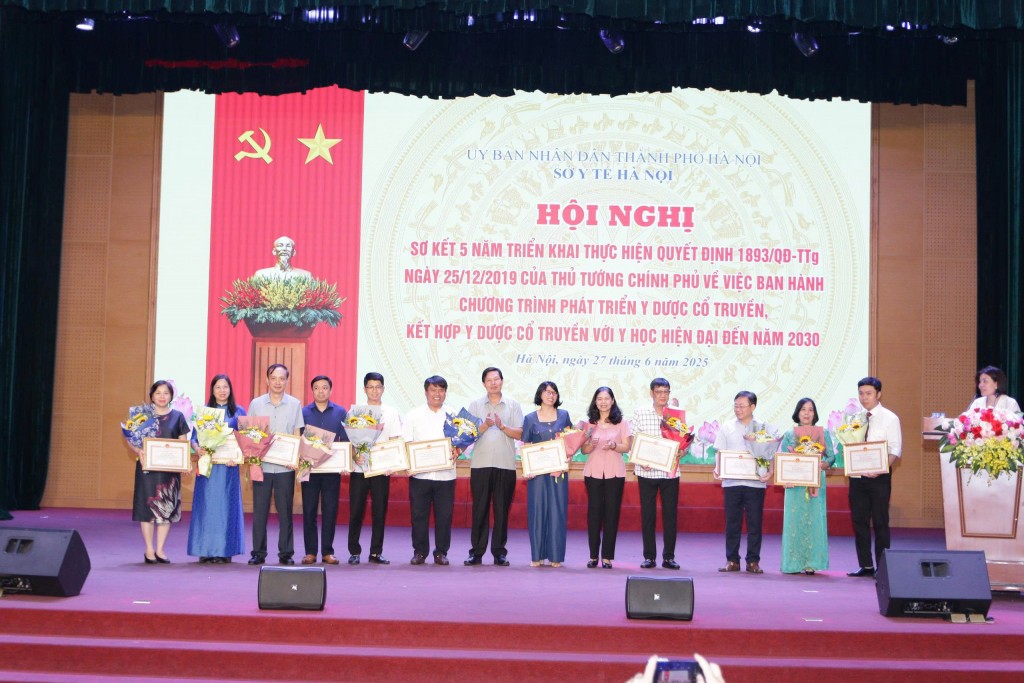 Đẩy mạnh phát triển y học cổ truyền kết hợp y học hiện đại