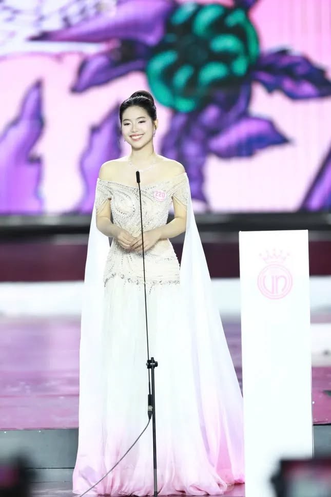 Á hậu 1 Trần Ngọc Châu Anh