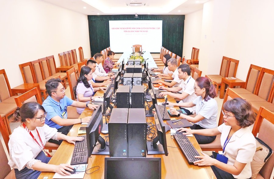 Vận hành thử nghiệm mô hình chính quyền địa phương 2 cấp tại phường Hoàn Kiếm (mới). Ảnh: Quang Thái