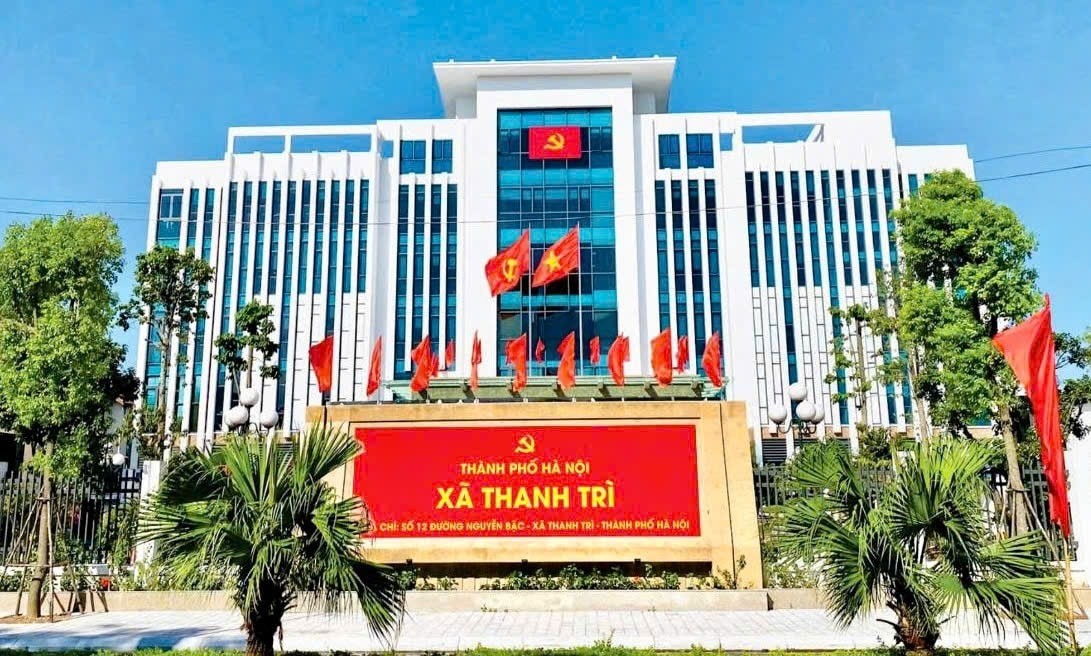 Xã Thanh Trì mới trang trí, chuẩn bị sẵn sàng cho ngày vận hành chính quyền địa phương hai cấp. Ảnh: Thanh Hồng