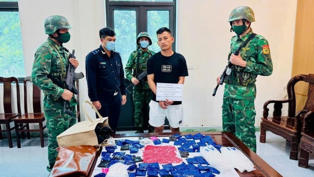 Đối tượng Nguyễn Đình Cường cùng tang vật 