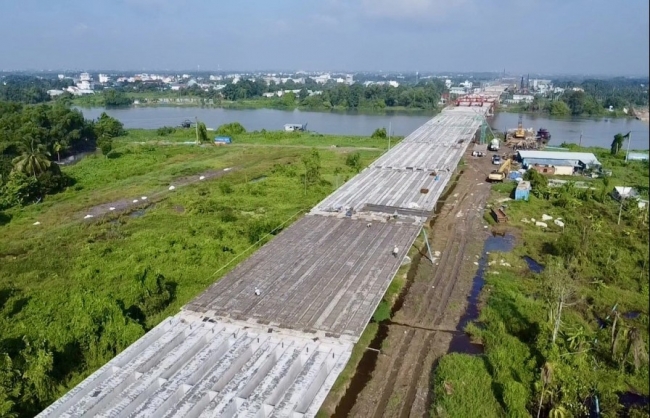 Hợp long cầu Bình Gởi vượt sông Sài Gòn