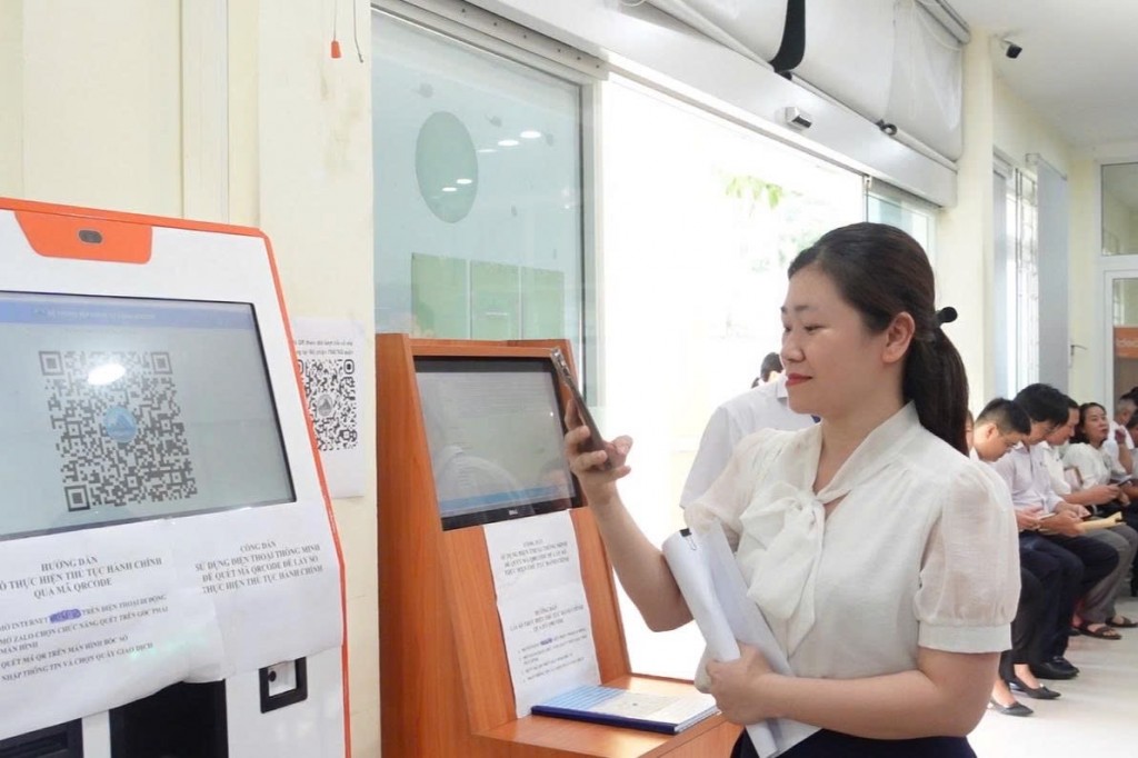 Nhiều thủ tục hành chính được công khai bằng mã QR, hướng dẫn cụ thể, rõ ràng, giúp người dân dễ dàng tiếp cận