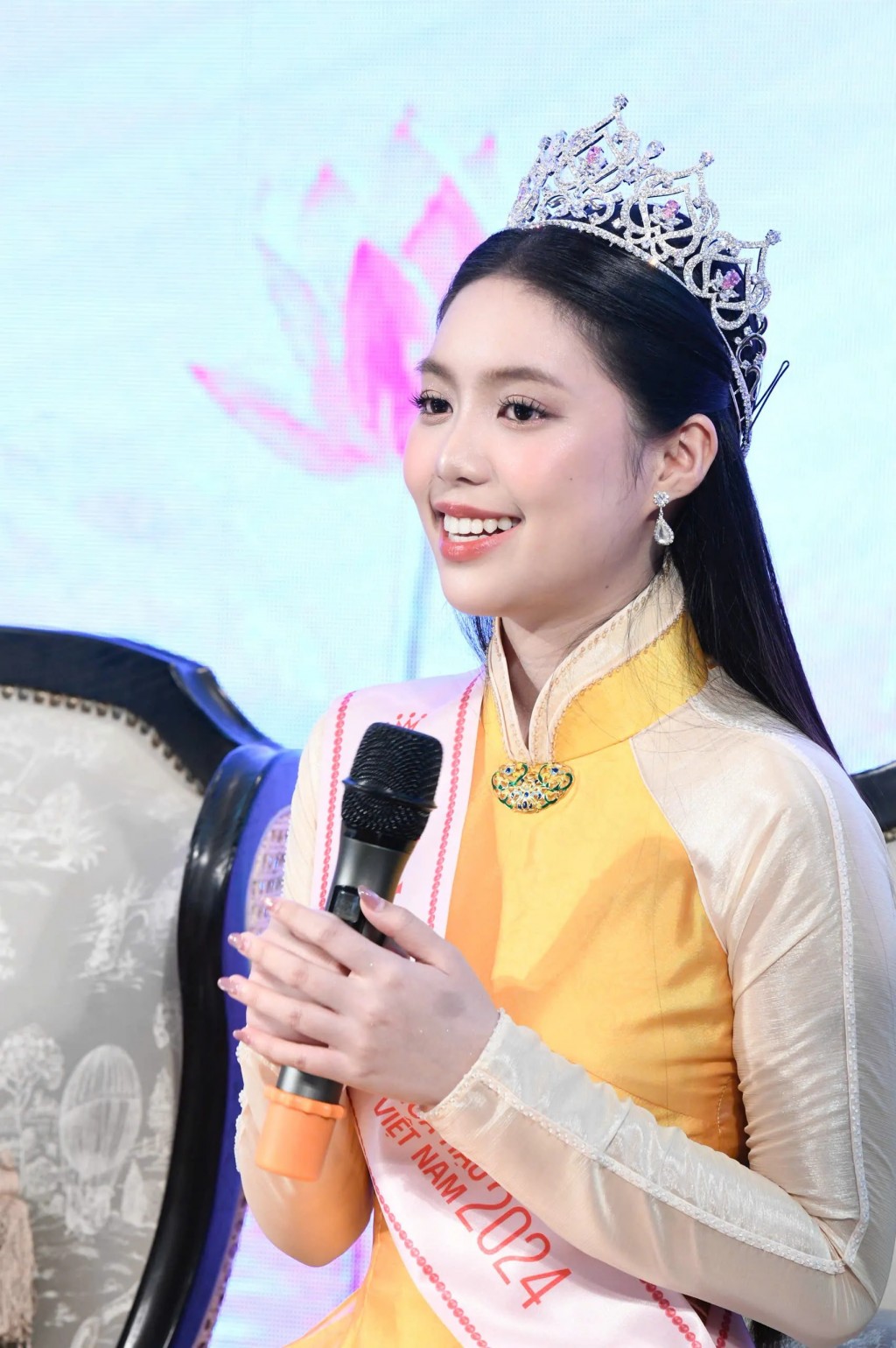 Á hậu 1 Trần Ngọc Châu Anh