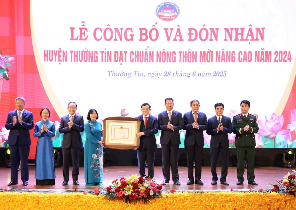 Huyện Thường Tín đón nhận Quyết định đạt chuẩn Nông thôn mới nâng cao