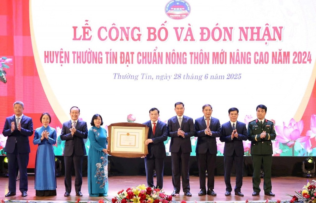 Huyện Thường Tín đón nhận Quyết định đạt chuẩn Nông thôn mới nâng cao