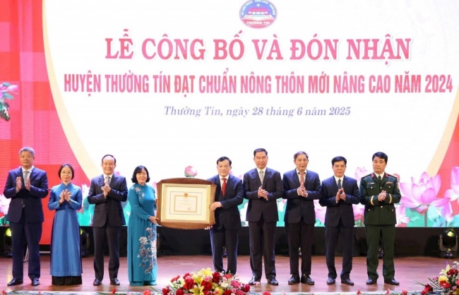 Huyện Thường Tín đón nhận Quyết định đạt chuẩn Nông thôn mới nâng cao