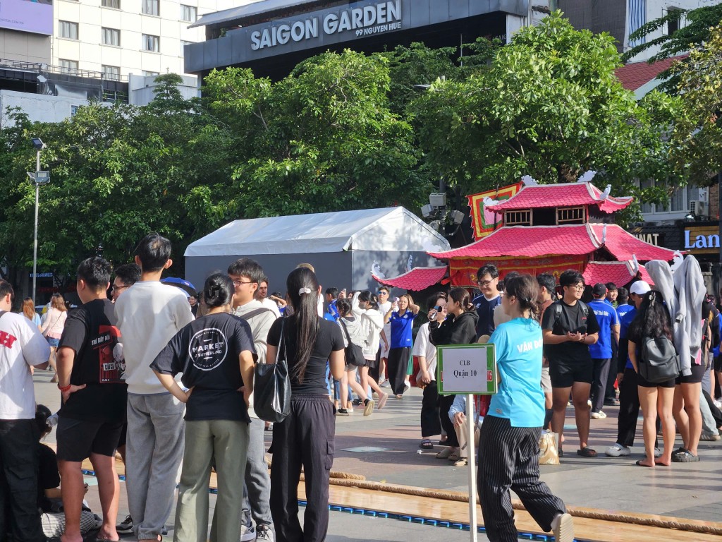 Sự kiện thu hút đông đảo sự quan tâm và tham gia của người dân đặc biệt là các bạn trẻ