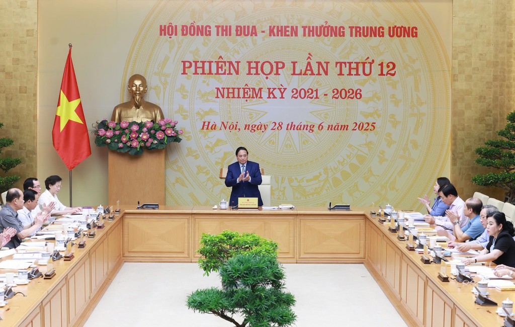 Thủ tướng Phạm Minh Chính ghi nhận, biểu dương các bộ, ban, ngành, địa phương, tổ chức, đoàn thể đã hưởng ứng, phát động, triển khai thiết thực, hiệu quả các phong trào thi đua - Ảnh: VGP/Nhật Bắc