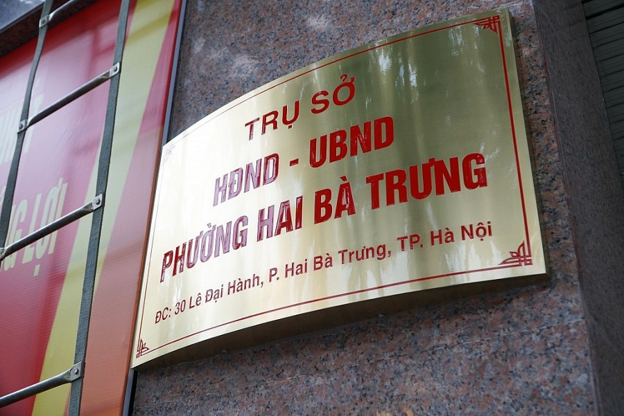 Trụ sở các phường gắn biển tên mới đón ngày trọng đại
