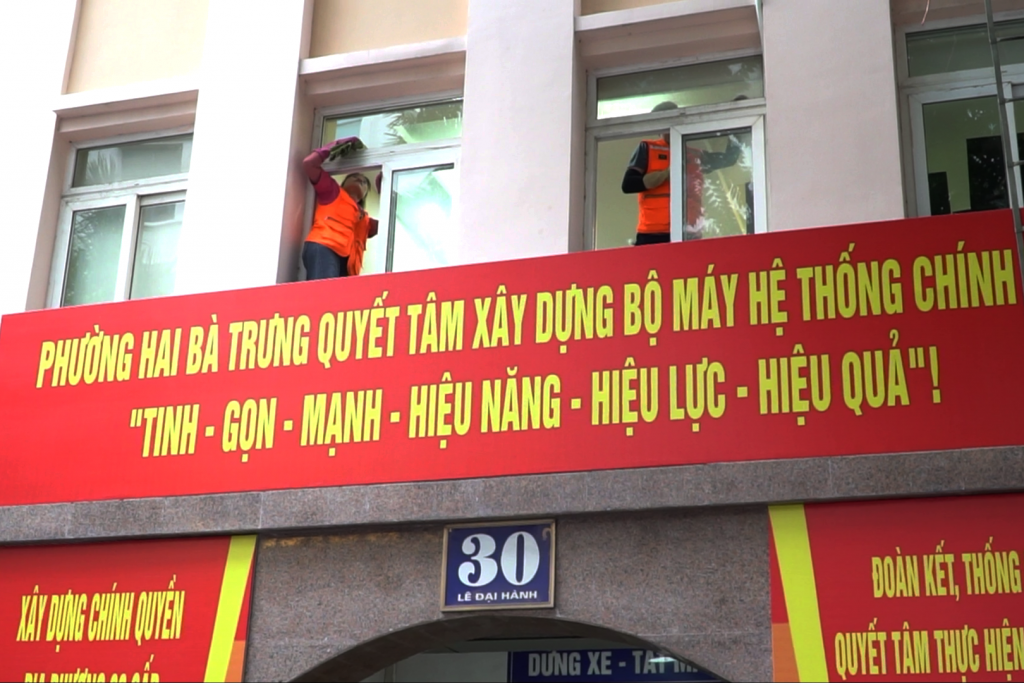 Trụ sở các phường gắn biển tên mới đón ngày trọng đại