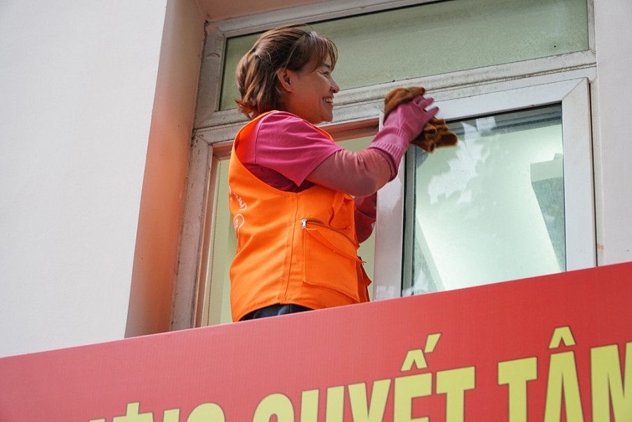 Trụ sở các phường gắn biển tên mới đón ngày trọng đại