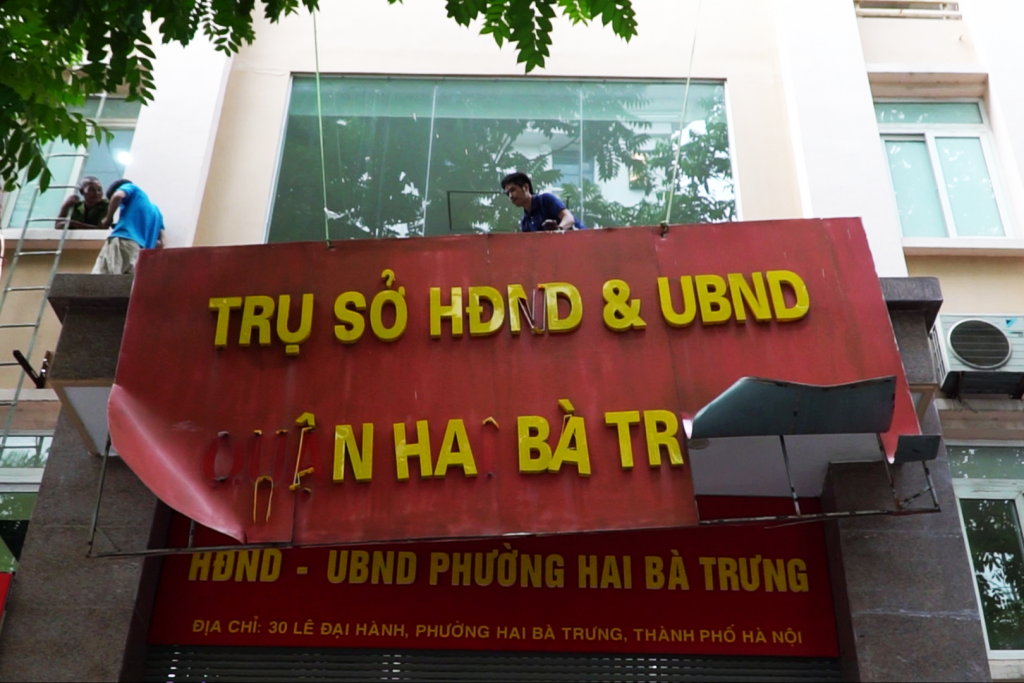 Trụ sở các phường gắn biển tên mới đón ngày trọng đại