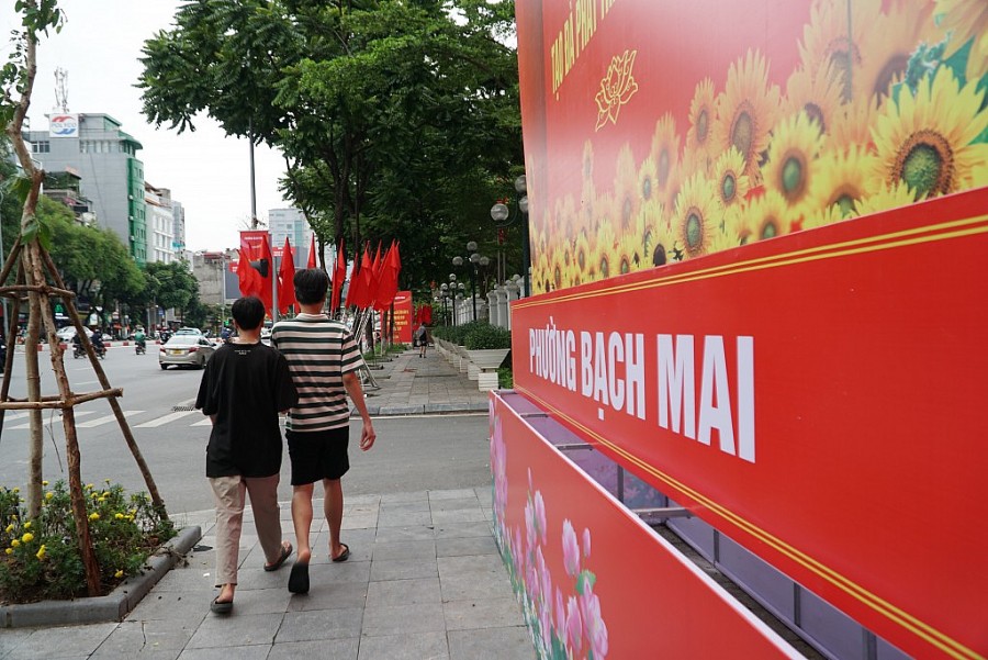 Trụ sở các phường gắn biển tên mới đón ngày trọng đại