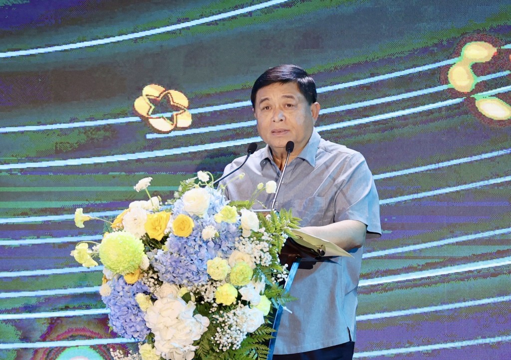 Phó Thủ tướng Nguyễn Chí Dũng kêu gọi, đề nghị các doanh nghiệp chủ động nắm bắt cơ hội và xu hướng mới; đầu tư bài bản, xây dựng tầm nhìn chiến lược; tăng cường liên kết, hợp tác, cộng hưởng sức mạnh để cùng tạo dựng thương hiệu Việt Nam trên thị trường quốc tế - Ảnh: VGP/Thu Sa